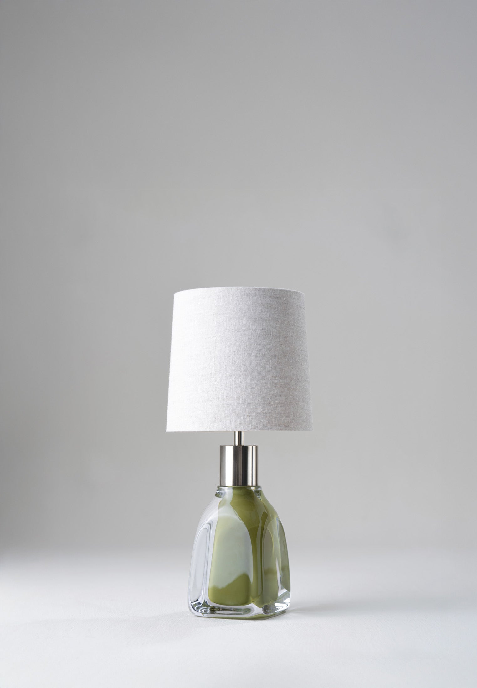 Split Pea with Nickel shown with 8" Bongo in Natural Linen with Cream Card lining