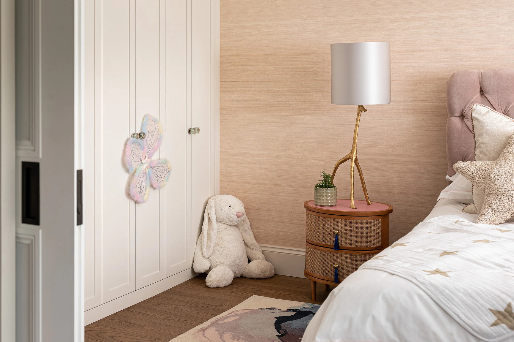 Giraffe lamp baby room 2025