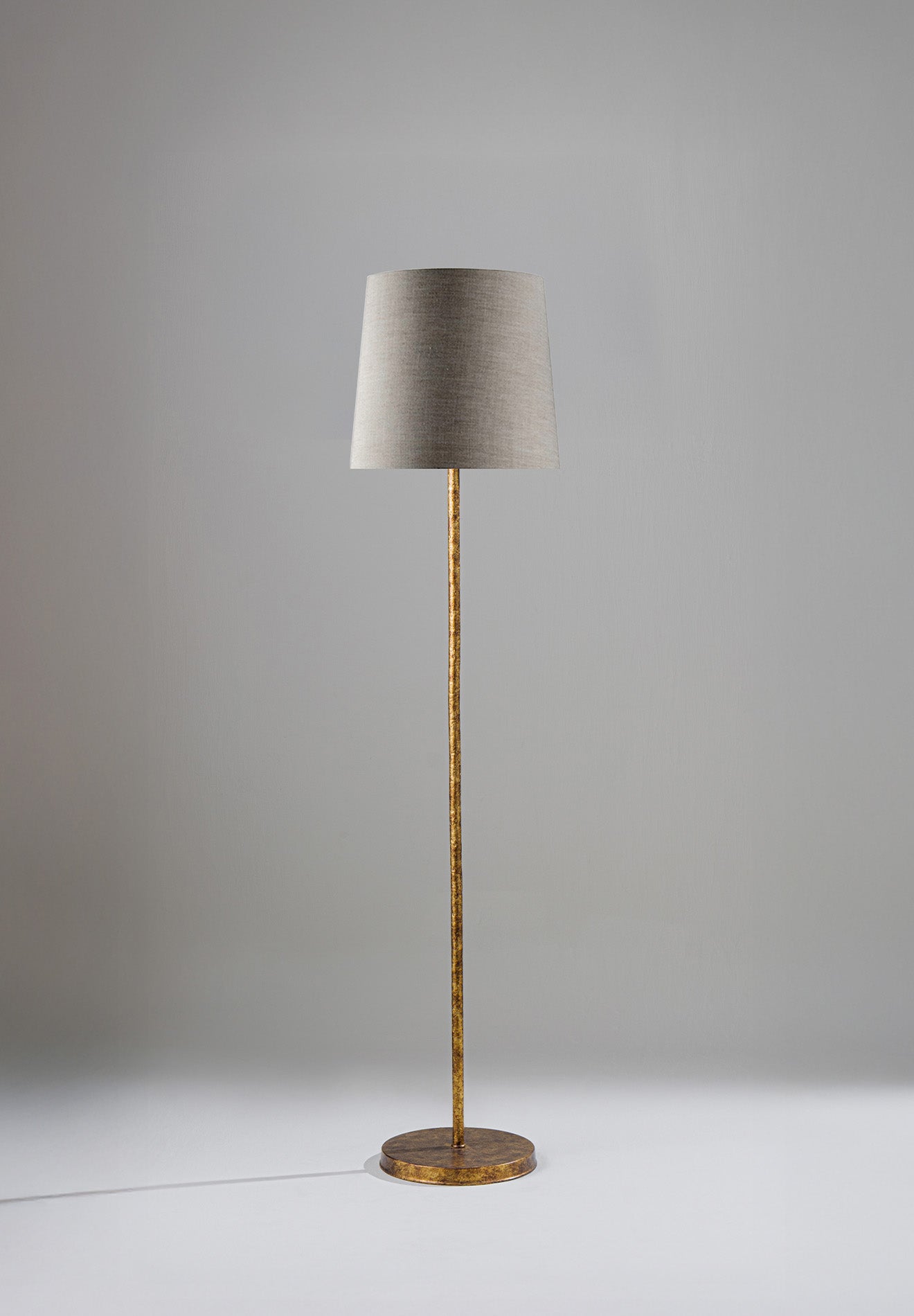 Versailles Gold shown with 14" Bongo in Natural Linen with Cream Card lining
