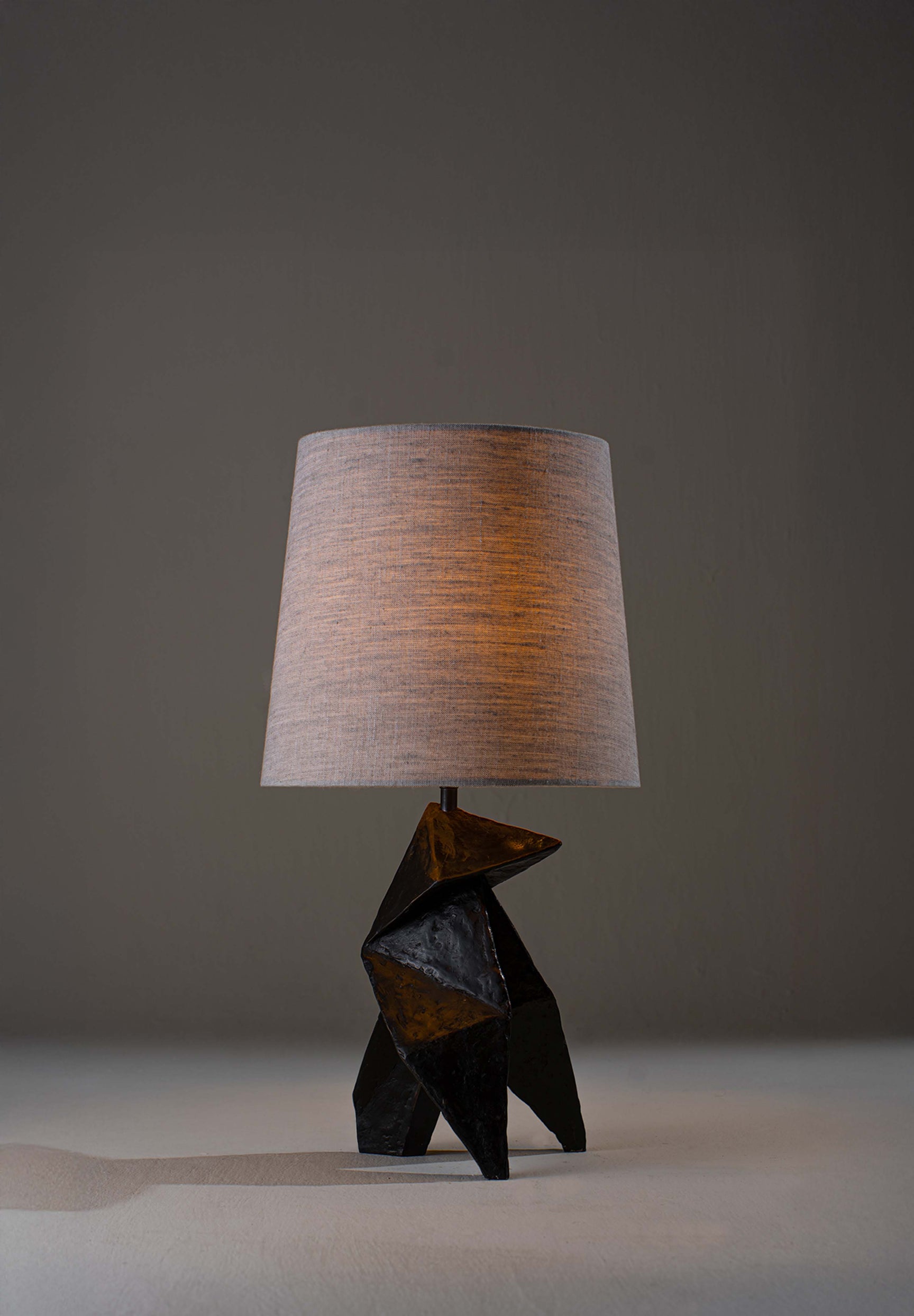 Bronzé shown with 11" Bongo in Natural Linen with Cream Card lining