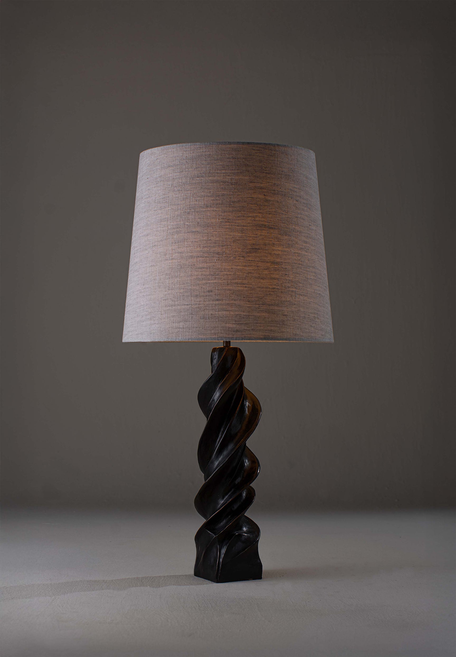 Bronzé shown with 14" Bongo in Natural Linen with Cream Card lining